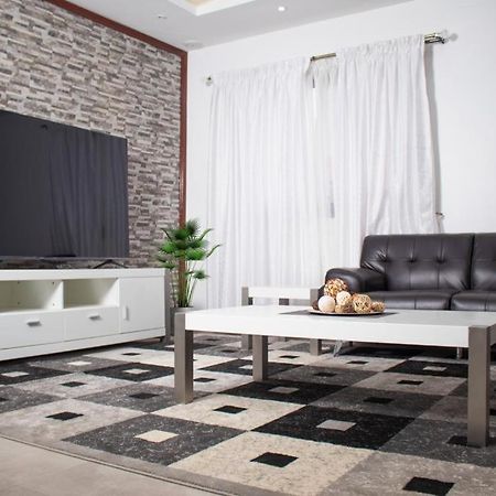 דקר Luxury Suites Chester One מראה חיצוני תמונה