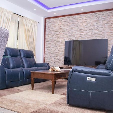 דקר Luxury Suites Chester One מראה חיצוני תמונה