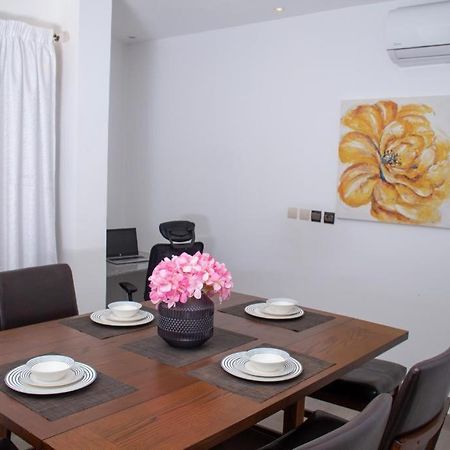 דקר Luxury Suites Chester One מראה חיצוני תמונה