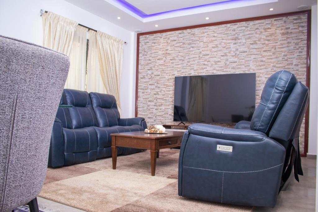 דקר Luxury Suites Chester One מראה חיצוני תמונה