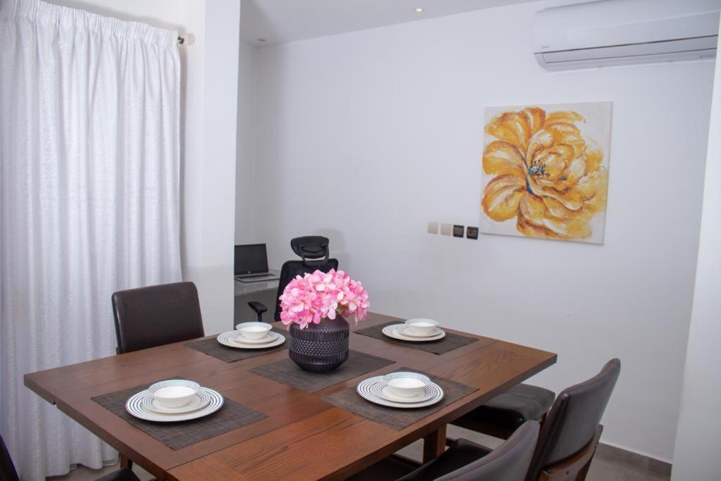 דקר Luxury Suites Chester One מראה חיצוני תמונה