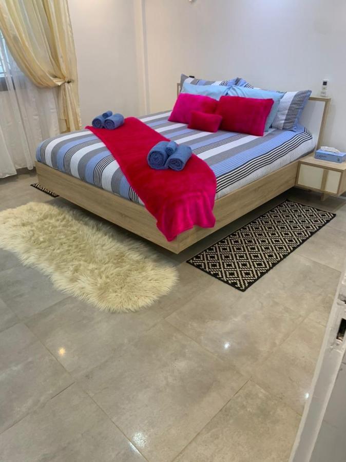 דקר Luxury Suites Chester One מראה חיצוני תמונה