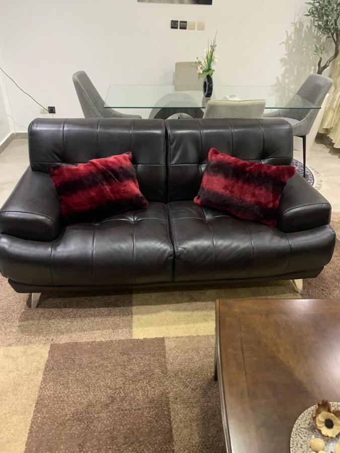 דקר Luxury Suites Chester One מראה חיצוני תמונה