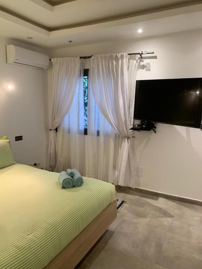 דקר Luxury Suites Chester One מראה חיצוני תמונה