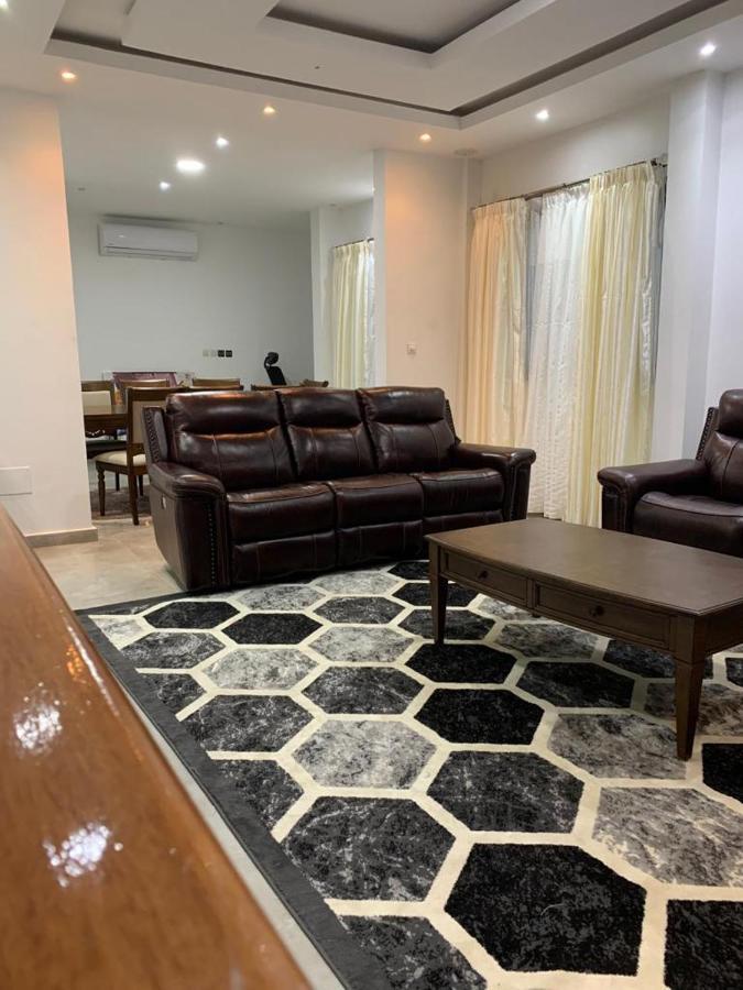 דקר Luxury Suites Chester One מראה חיצוני תמונה