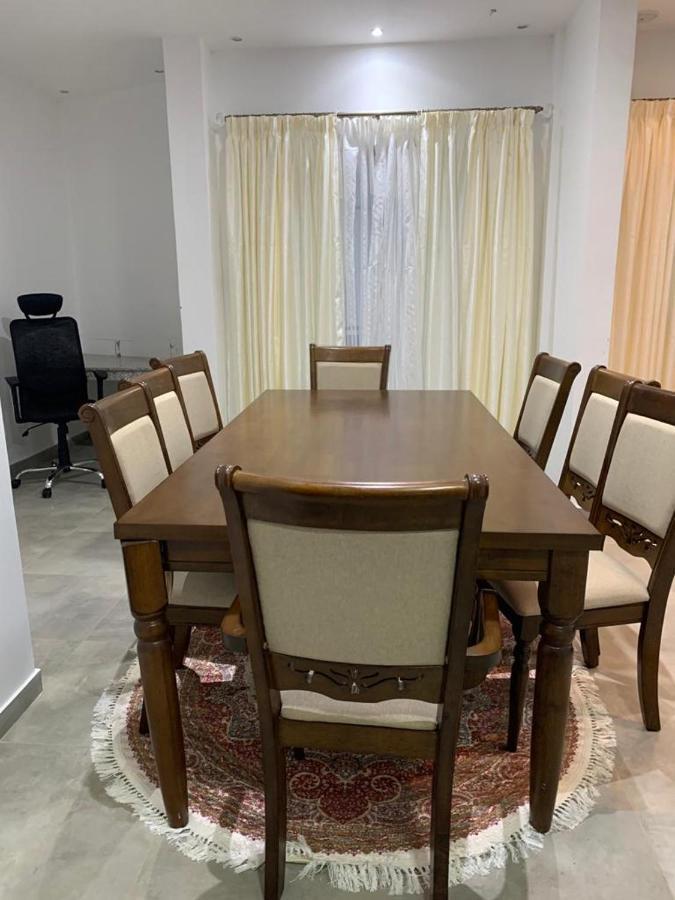 דקר Luxury Suites Chester One מראה חיצוני תמונה