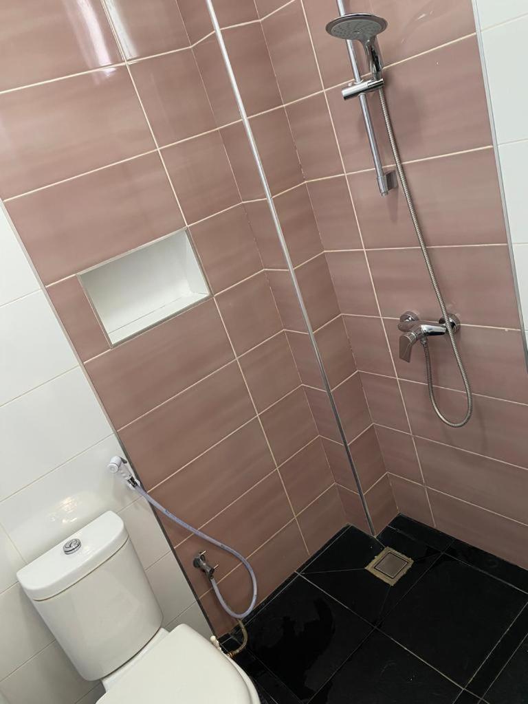 דקר Luxury Suites Chester One מראה חיצוני תמונה