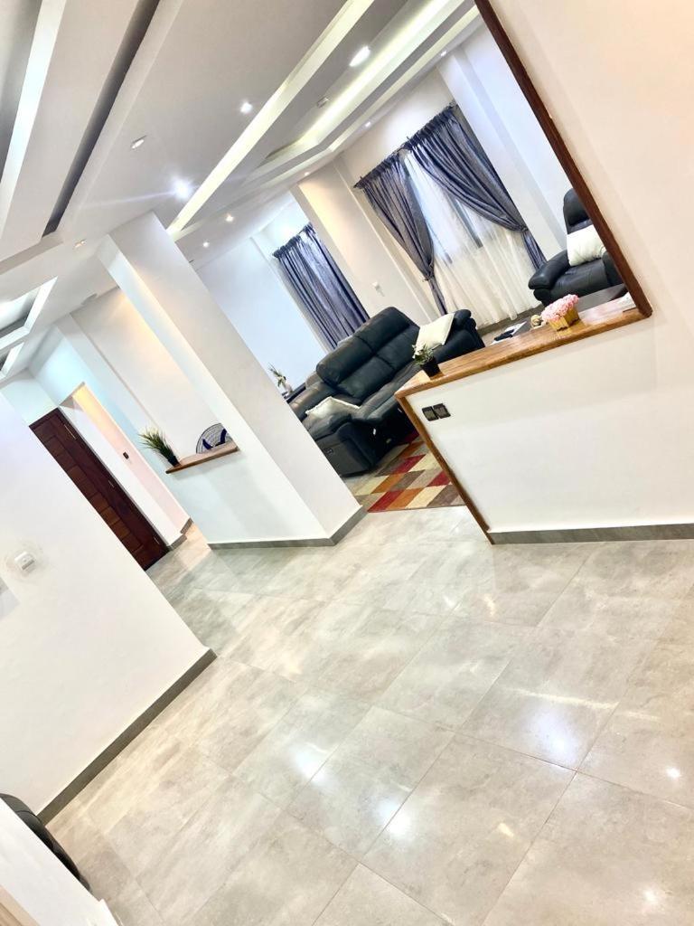 דקר Luxury Suites Chester One מראה חיצוני תמונה