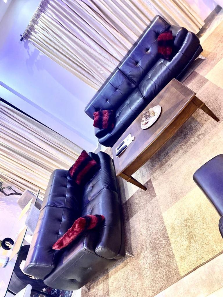 דקר Luxury Suites Chester One מראה חיצוני תמונה