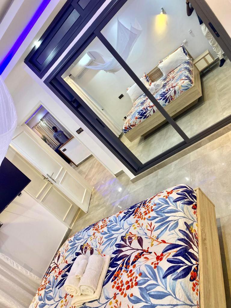 דקר Luxury Suites Chester One מראה חיצוני תמונה