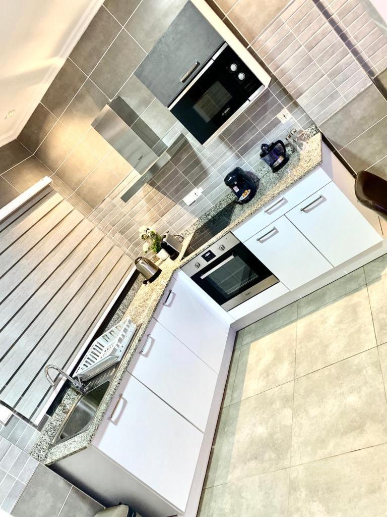 דקר Luxury Suites Chester One מראה חיצוני תמונה