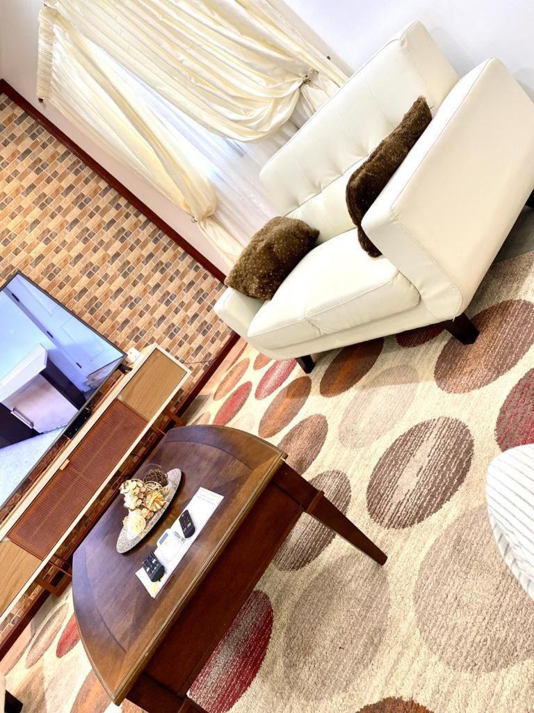 דקר Luxury Suites Chester One מראה חיצוני תמונה