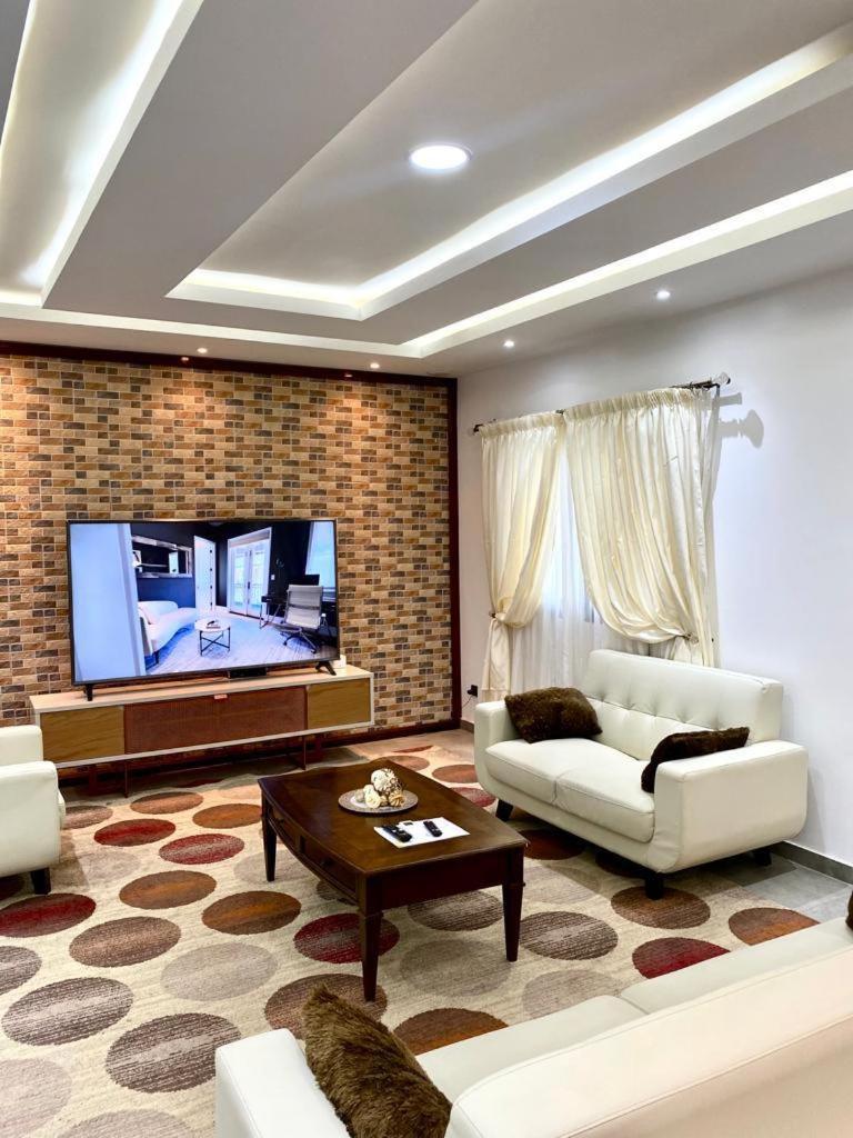 דקר Luxury Suites Chester One מראה חיצוני תמונה