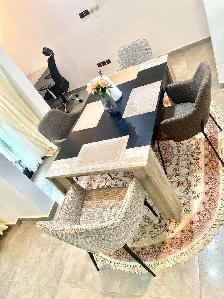 דקר Luxury Suites Chester One מראה חיצוני תמונה